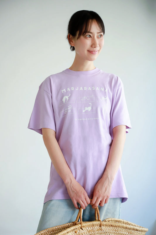 SRI.RAMANA.RITA.YOGUE MARJARASANA 猫のポーズ Tシャツ(ライトパープル×白)