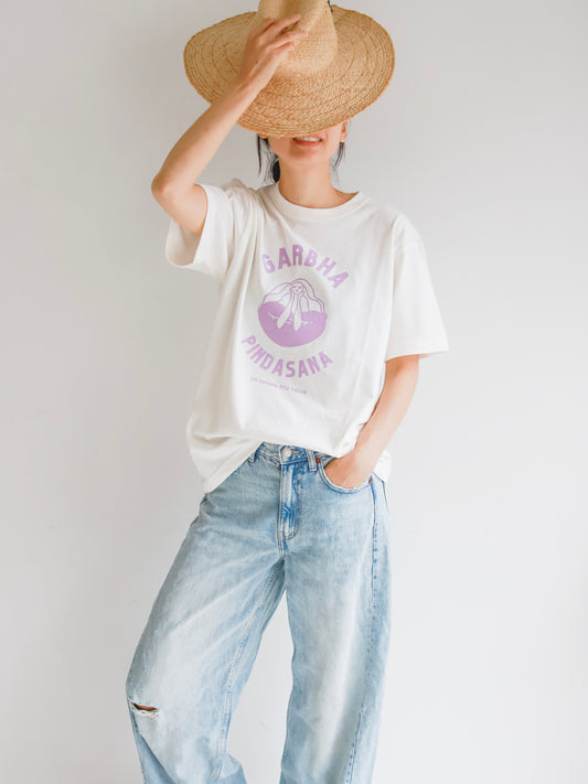 SRI.RAMANA.RITA.YOGUE/GARBHA PINDASNA Tシャツ(白× ライトパープル)