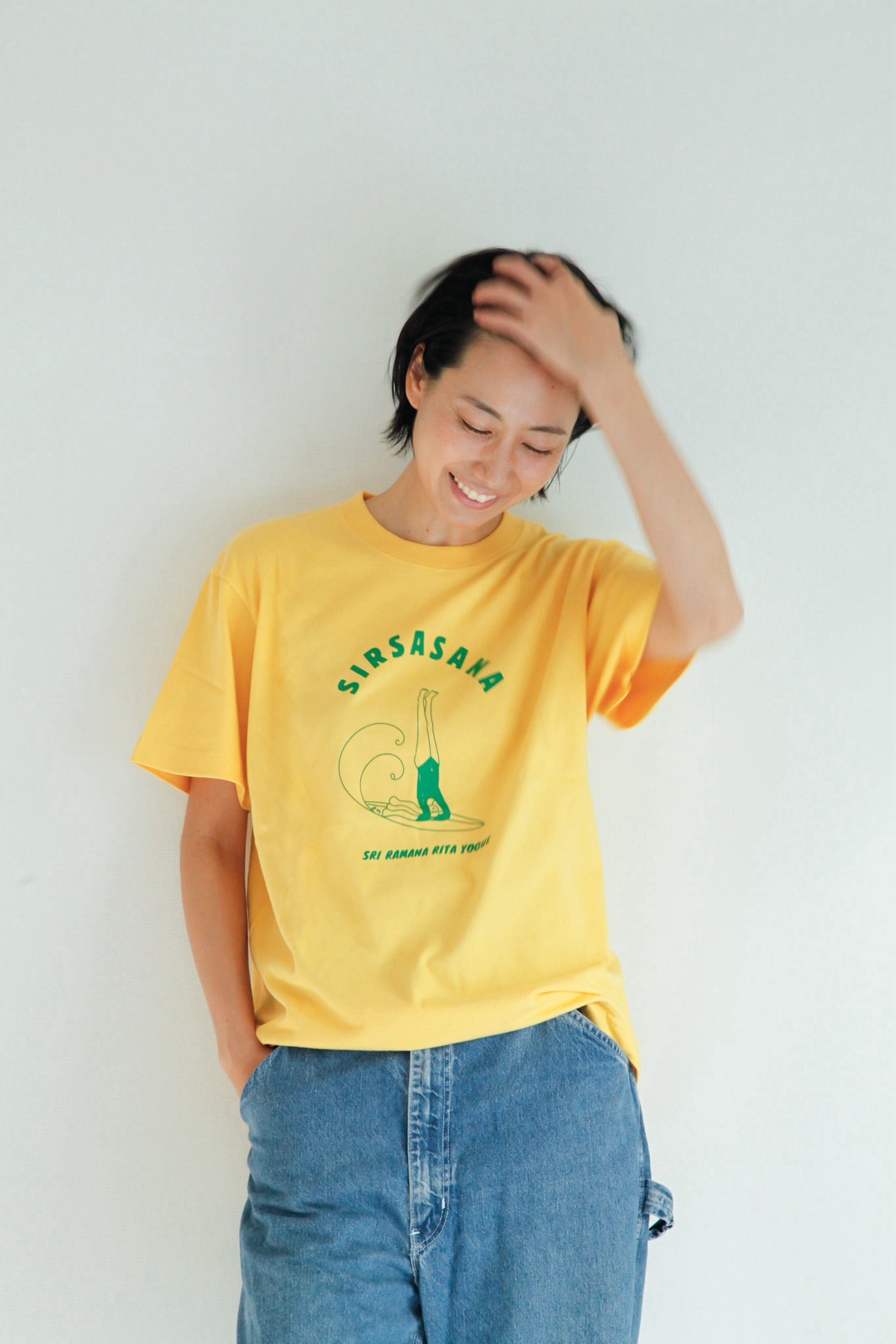 SRI.RAMANA.RITA.YOGUE SIRSASANA Tシャツ(イエロー×グリーン)