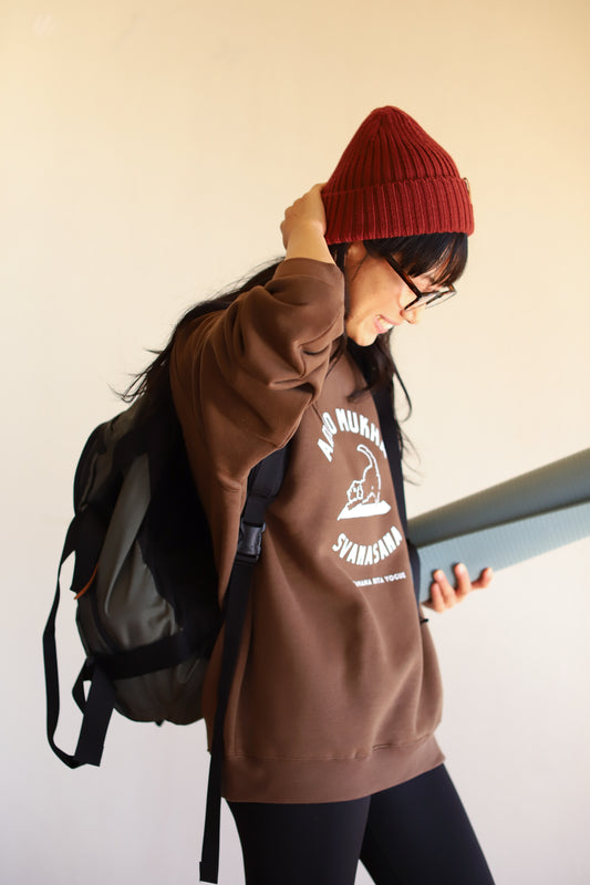 SRI.RAMANA.RITA.YOGUE/ADHO MUKHA SVANASANA スウェット(ブラウン)