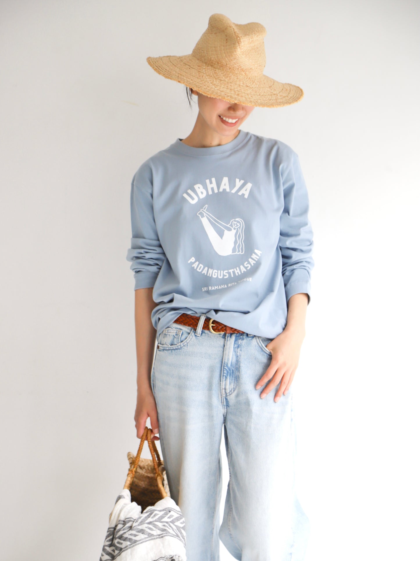 SRI.RAMANA.RITA.YOGUE／UBHAYA PADANGUSTHASANA ロングTシャツ（くすみブルー×白）