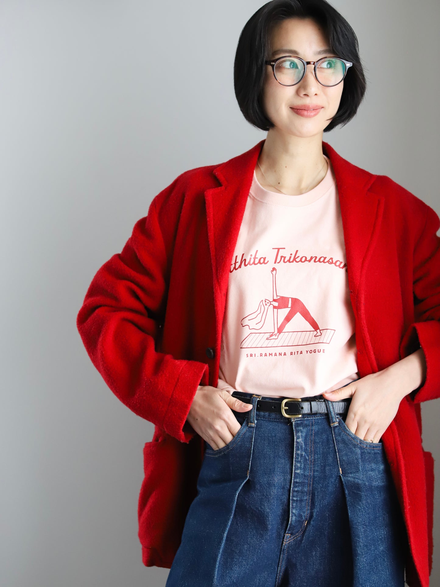 SRI.RAMANA.RITA.YOGUE Utthita Trikonasana  ロングTシャツ（サーモンピンク×レッド）