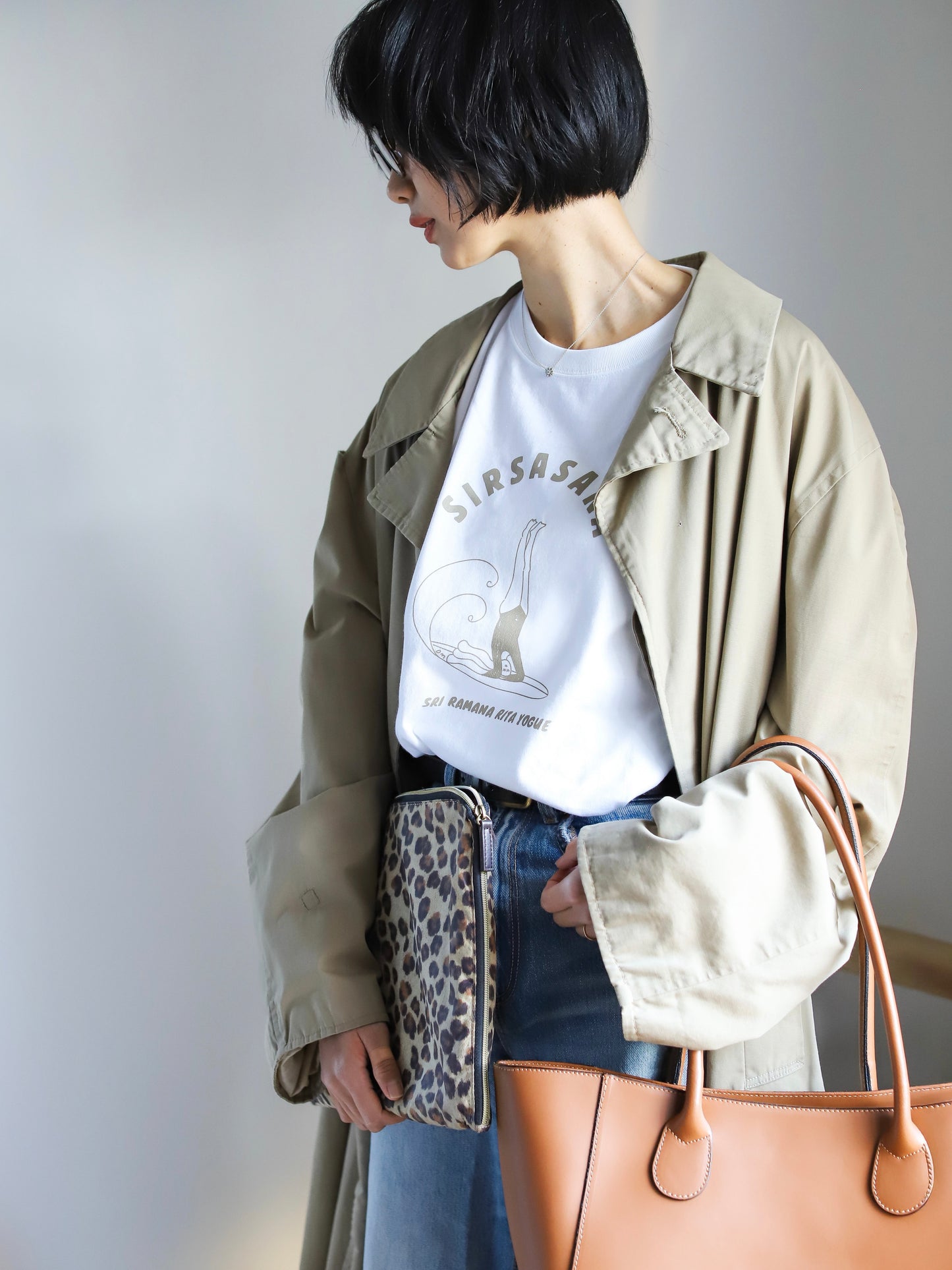 SRI.RAMANA RITA YOGUE SIRSASANA ロングTシャツ（ホワイト×ウォームグレー）