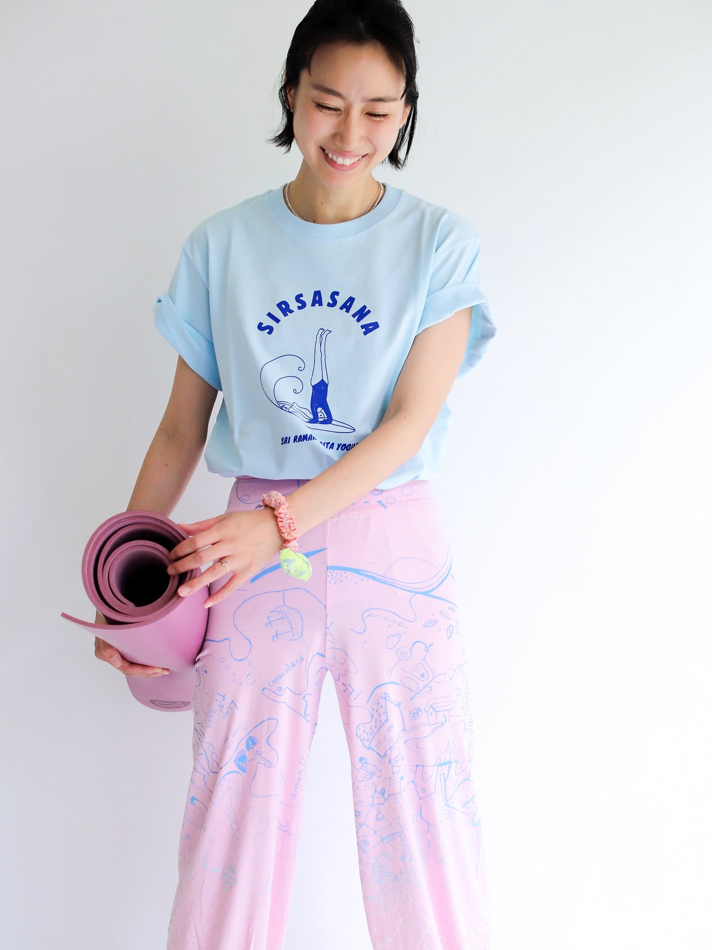 SRI.RAMANA.RITA.YOGUE  SIRSASANA Tシャツ（ライトブルー×ブルー）