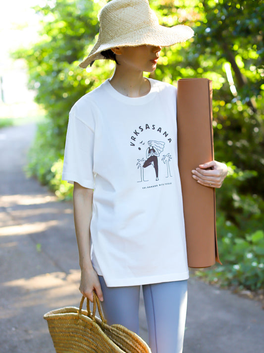 SRI.RAMANA.RITA.YOGUE VRKSASANA 立木のポーズTシャツ（オフホワイト×ダークブラウン）