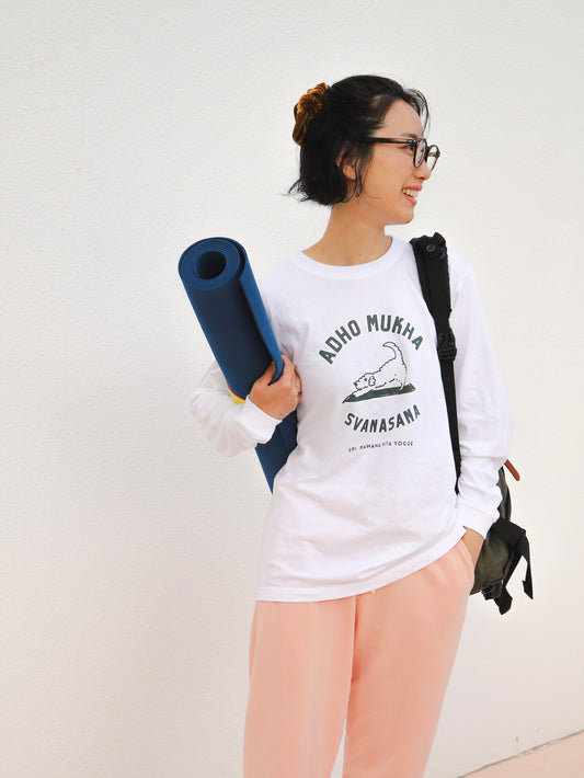 ADHOMUKHA SVANASANA ／ダウンドッグ　ロングTシャツ（白×ディープモスグリーン）アドムカ　シュヴァナーサナ