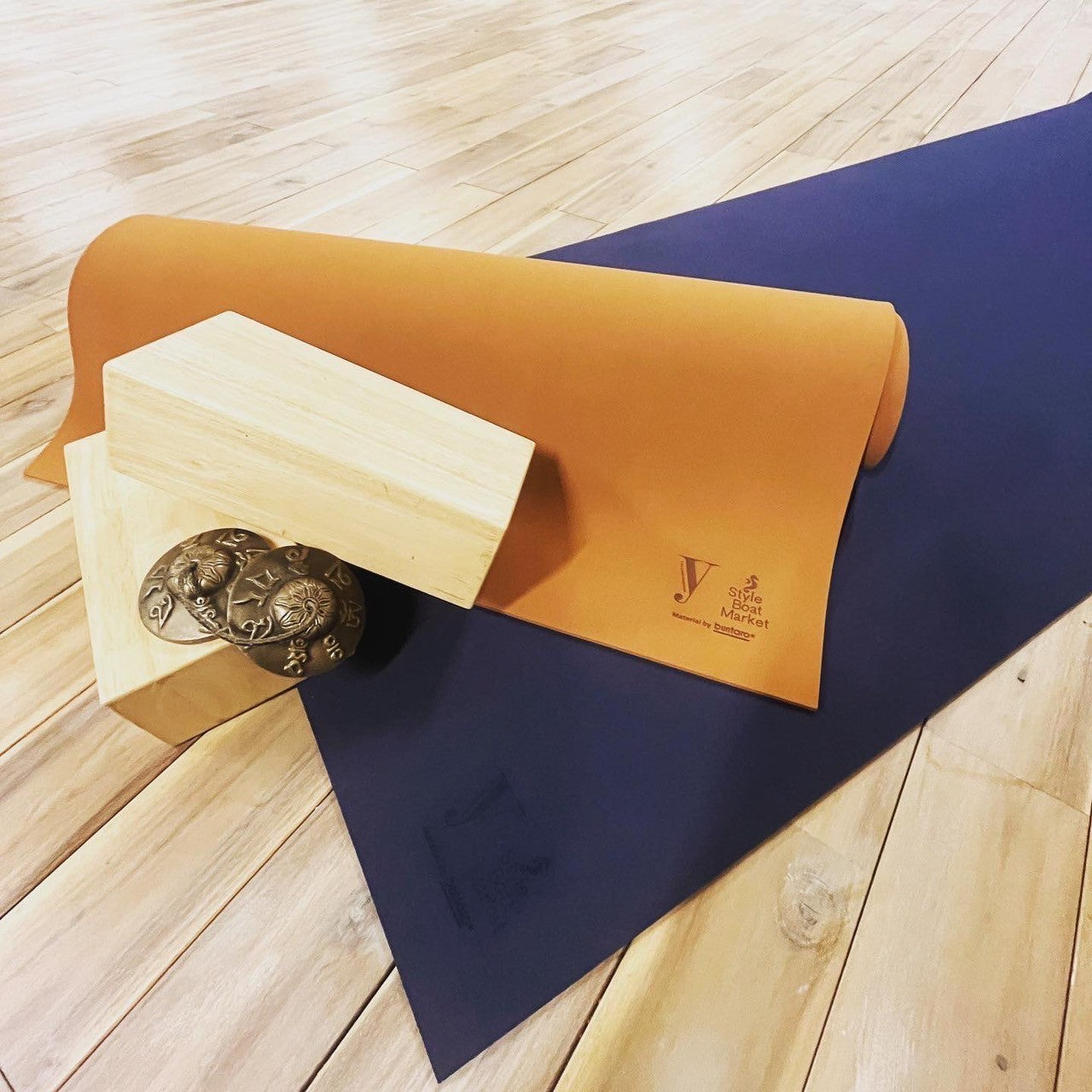 The yogis magazine オリジナルヨガマット – Studio＋Lotus8 by yogis