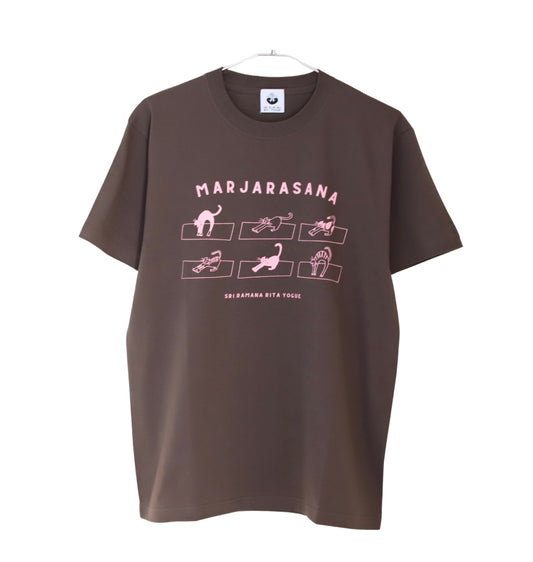 SRI.RAMANA.RITA.YOGUE MARJARASANA 猫のポーズ Tシャツ（こげ茶×ピンク）