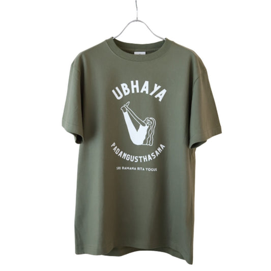 SRI.RAMANA.RITA.YOGUE／Ubhaya Padangusthasana Tシャツ（カーキ×白）